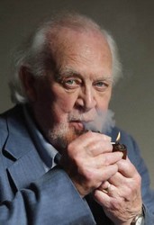 Joss Ackland pipe