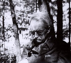 Jacques Maritain pipe