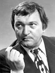 Erich von Daniken pipe