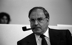 Helmut Kohl pipe