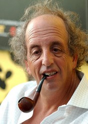 Vincent Schiavelli pipe