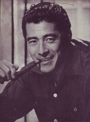 Toshirō Mifune pipe