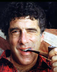 Elliott Gould pipe