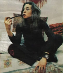 Marisa Paredes pipe