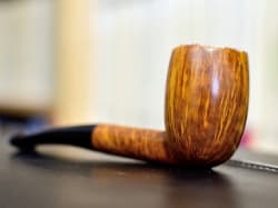 une pipe par Daniele Carbini, Alinetu