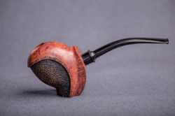 une pipe de Levon Asikyan