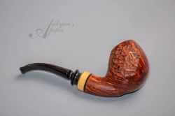 une pipe de Levon Asikyan