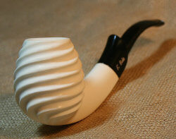 une pipe par Fikri Baki