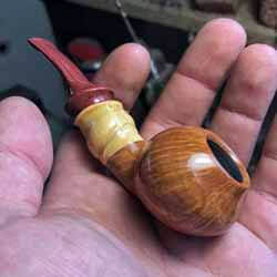 une pipe par Jiřík Maczko - Biftek Pipes
