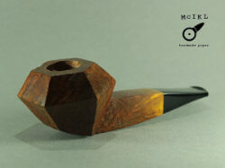 une pipe par Marek Cikl - McIKL Pipes