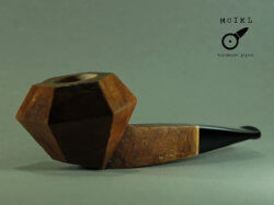 une pipe par Marek Cikl - McIKL Pipes