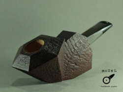 une pipe par Marek Cikl - McIKL Pipes