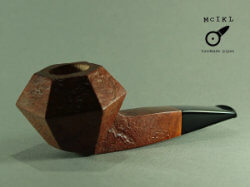 une pipe par Marek Cikl - McIKL Pipes