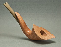 une pipe par Kostas  Gourvelos