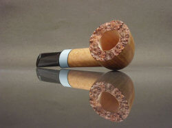 une pipe par Charl Goussard