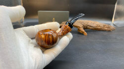 une pipe par Luo Xu