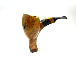 une pipe par Dimitris Mostras