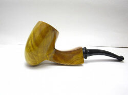 une pipe par Dimitris Mostras