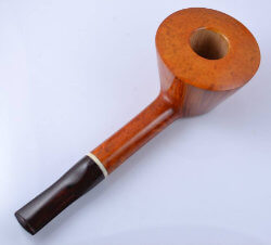 une pipe par Andrzej Piontek - Mimoto