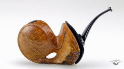 une pipe par Michail Revyagin