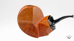 une pipe par Michail Revyagin