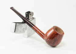 une pipe par Ruslan Sharyga