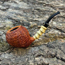 une pipe par Xin Li