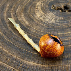 une pipe par Xin Li