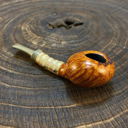 une pipe par Xin Li
