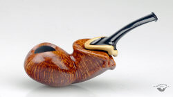 une pipe de Viktor Yashtilov