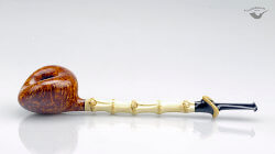 une pipe de Viktor Yashtilov