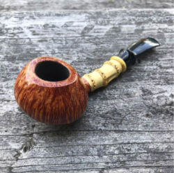 une pipe de Yuwei Huang